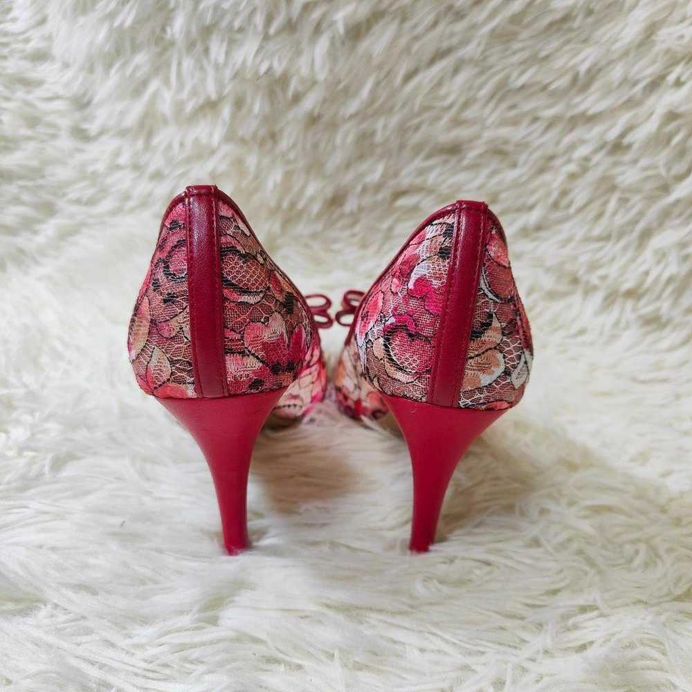 Excellent condition DIANA pumps with flower and l… - image 5