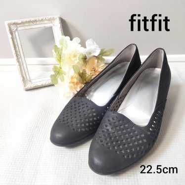 Brand new Fitfit cutting pumps black leather.