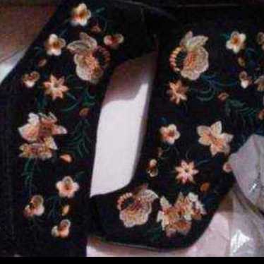 Black stiletto boots with flower print