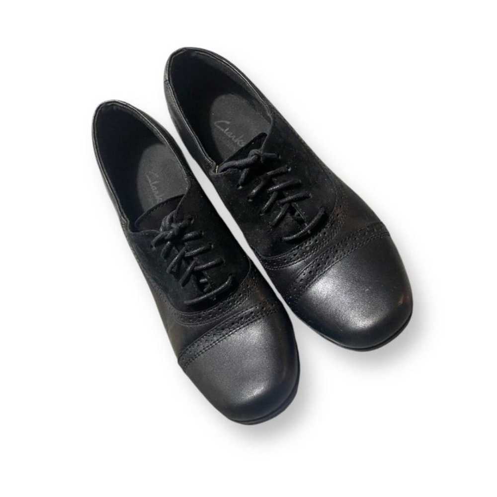 Clarks Bendables Wingtip Heels Oxfords Black Leat… - image 2