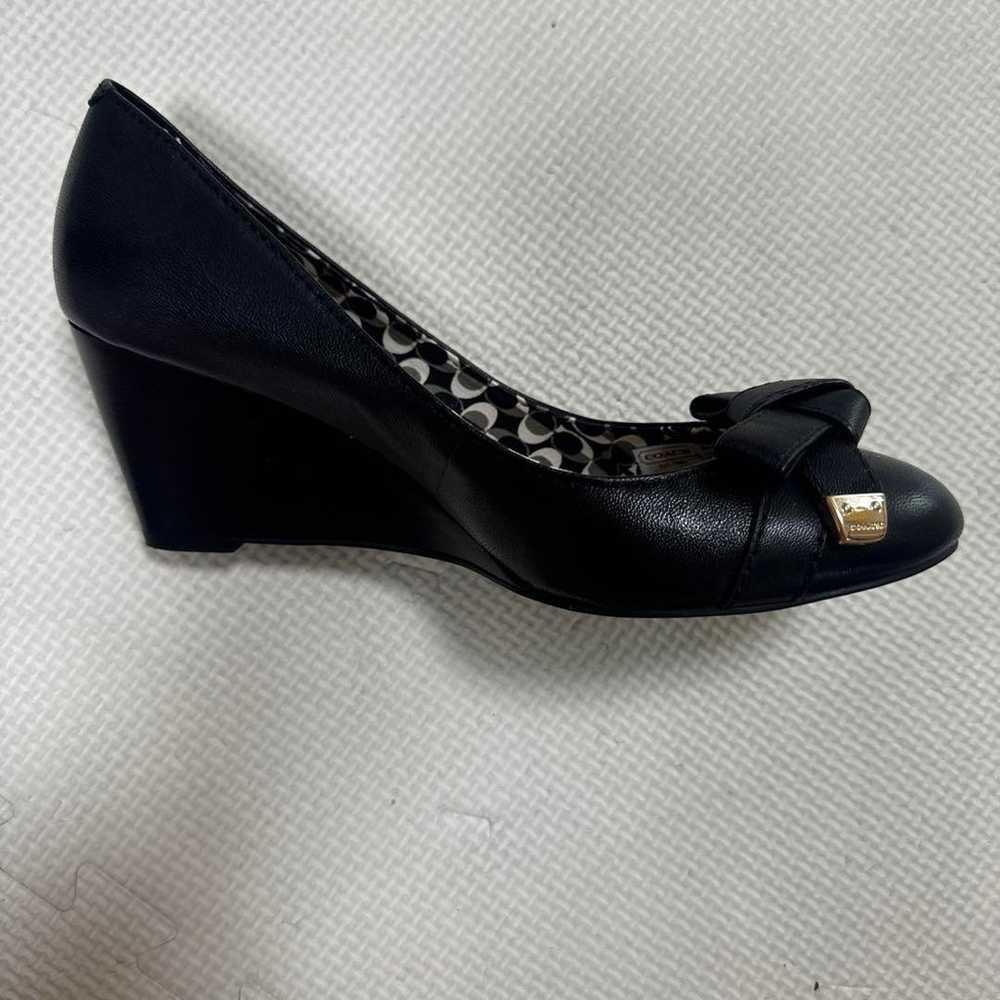 COACH black wedge heel pumps with ribbon. - image 4