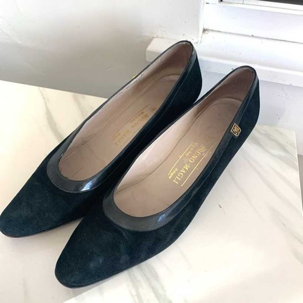 BRUNO MAGLI black suede low heels sz 8 womens - image 1