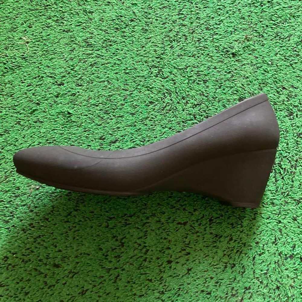 Crocs Lina Wedge Heel Pumps Black W8 - image 3