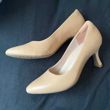 CLARKS collection nude beige Heels