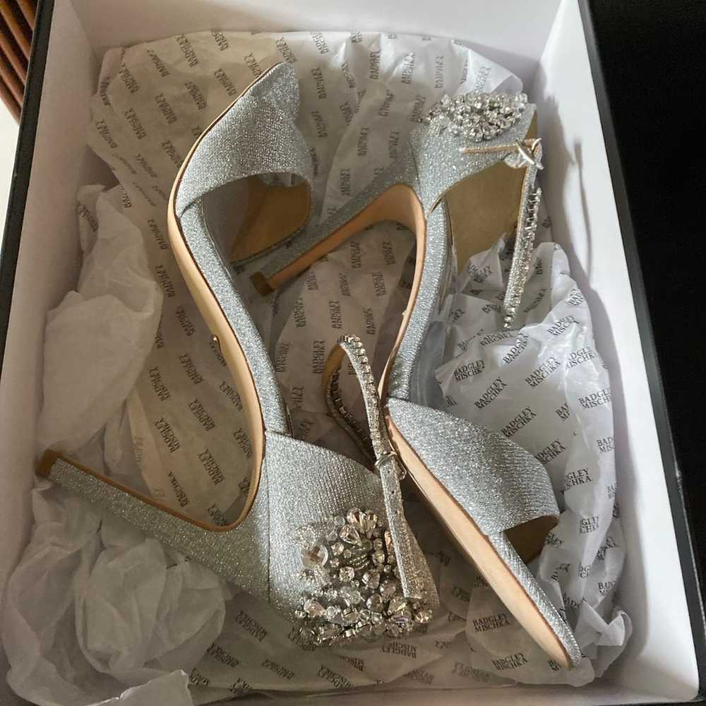 Badgley Mischka Stilleto heel pumps. Original box… - image 11