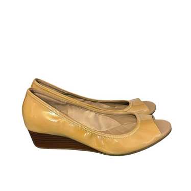 NWOT COLE HAAN NUDE PATENT LEATHER PEEPTOE WEDGES