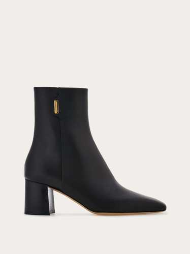 Salvatore Ferragamo o1s1rm0924 Ankle Boots in Blac