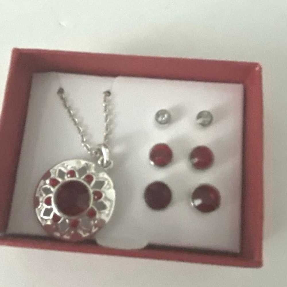 Generic pendant necklace and earrings - image 1