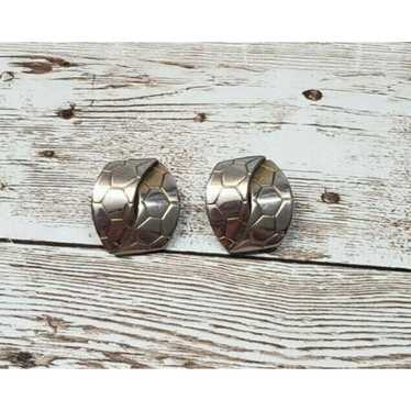 Other Vintage Trifari Clip On Earrings with Scale… - image 1