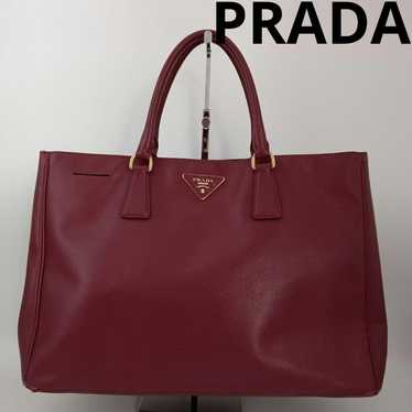 AJM07 Prada saffiano tote bag with gold hardware.