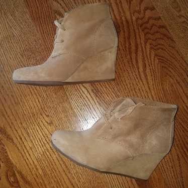 Gianni Bini tan suede booties shoes size 7