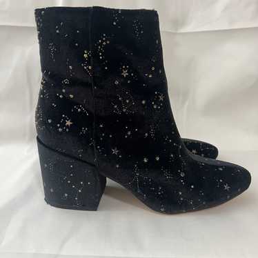 Women's Urban Outfitters UO Margot Velvet Zodiac B