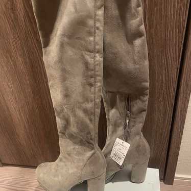 REDYAZEL Grey Suede Knee-High Boots - image 1