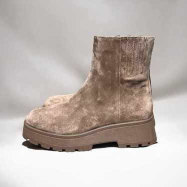 NEW Vince Camuto Neframes Taupe Suede Chukka Lugg… - image 1