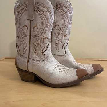 Sterling River White and Tan Cowgirl Boots