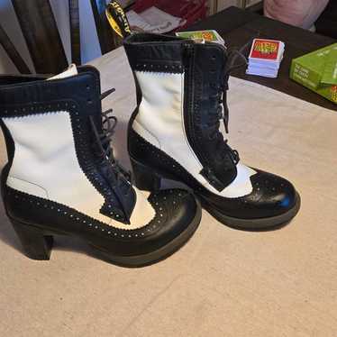 Dr Martens Regina White and black size 7