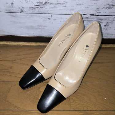 Unused storage item DIANA pumps, elegant heels.