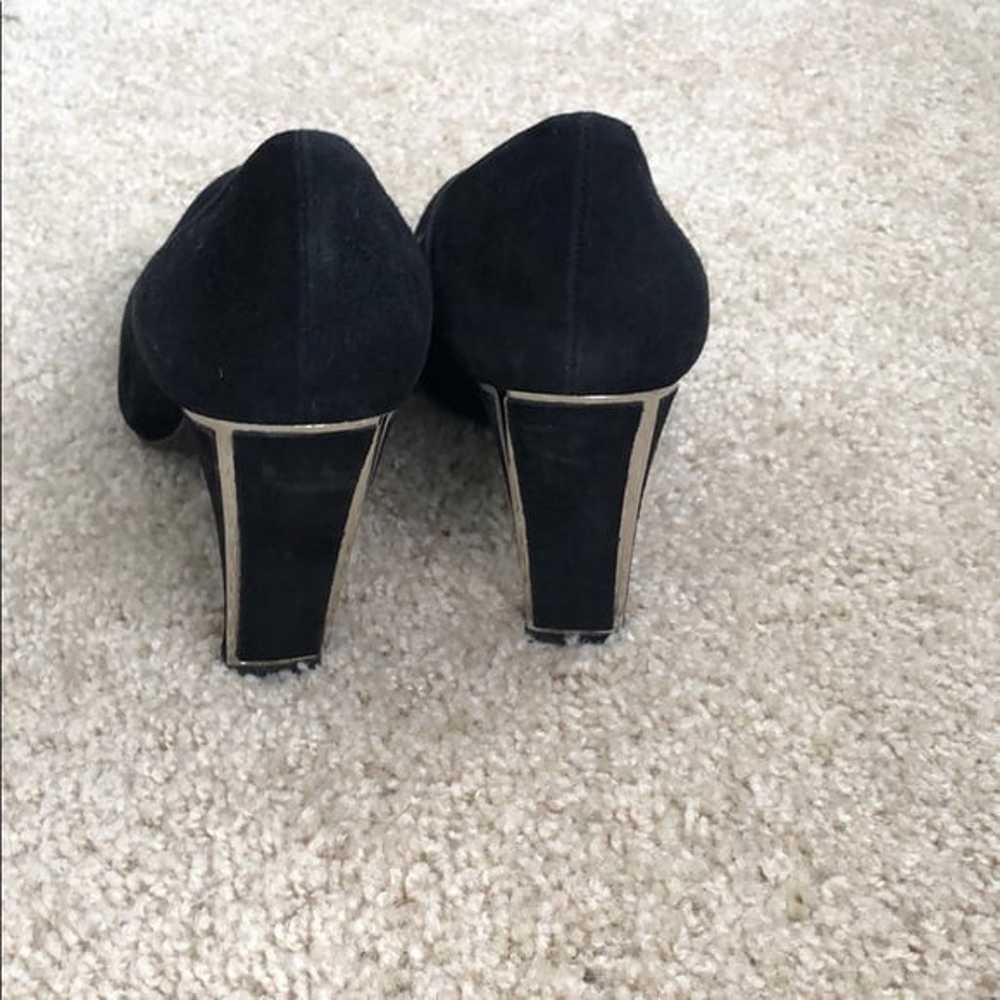 Stuart Weitzman black suede pump sz8.5 - image 2