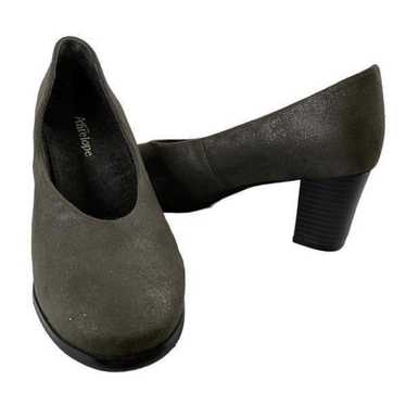 Antelope Women's size 5 37 Grey suede metallic ch… - image 1