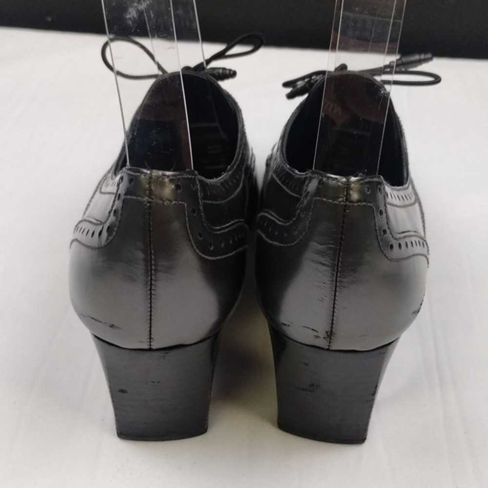 Stuart Weitzman Women's Silver Heels/Oxfords Sz7.… - image 2