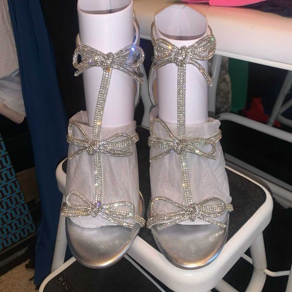 Rhinestone heels with bows. - image 1