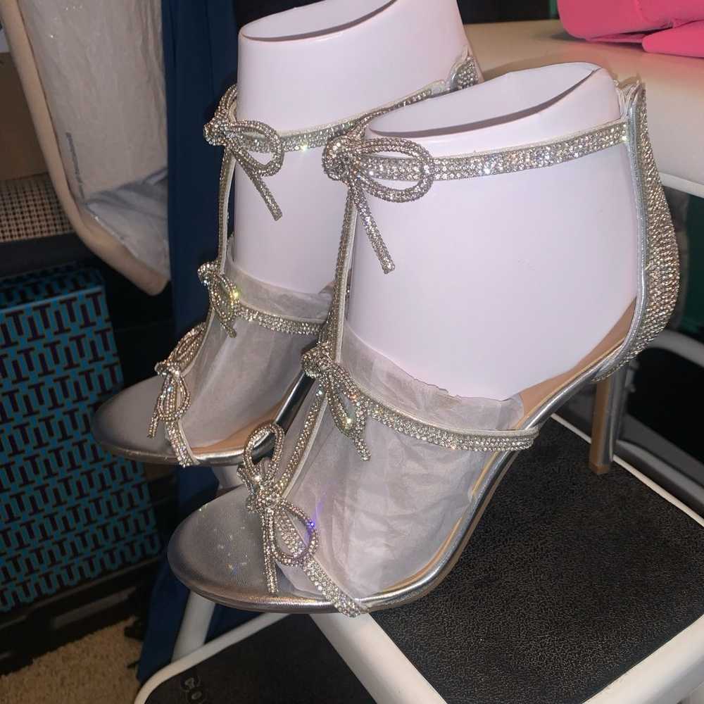 Rhinestone heels with bows. - image 2