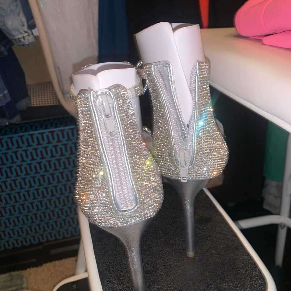 Rhinestone heels with bows. - image 3