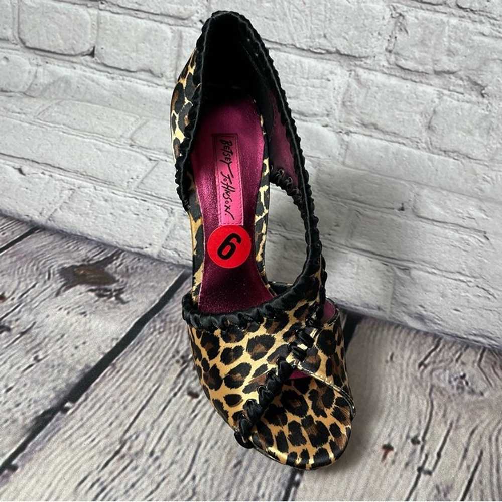 Betsey Johnson Walter Satin Leopard Print Pumps S… - image 10