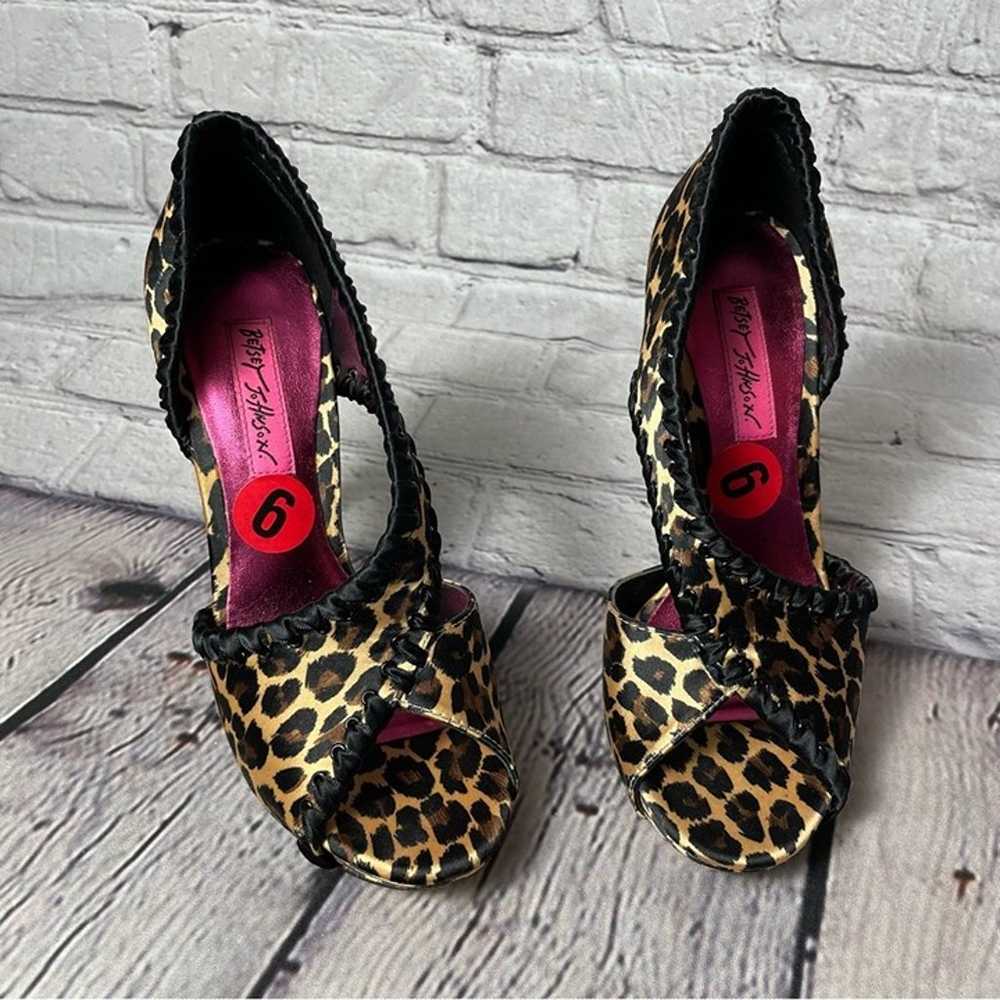 Betsey Johnson Walter Satin Leopard Print Pumps S… - image 2