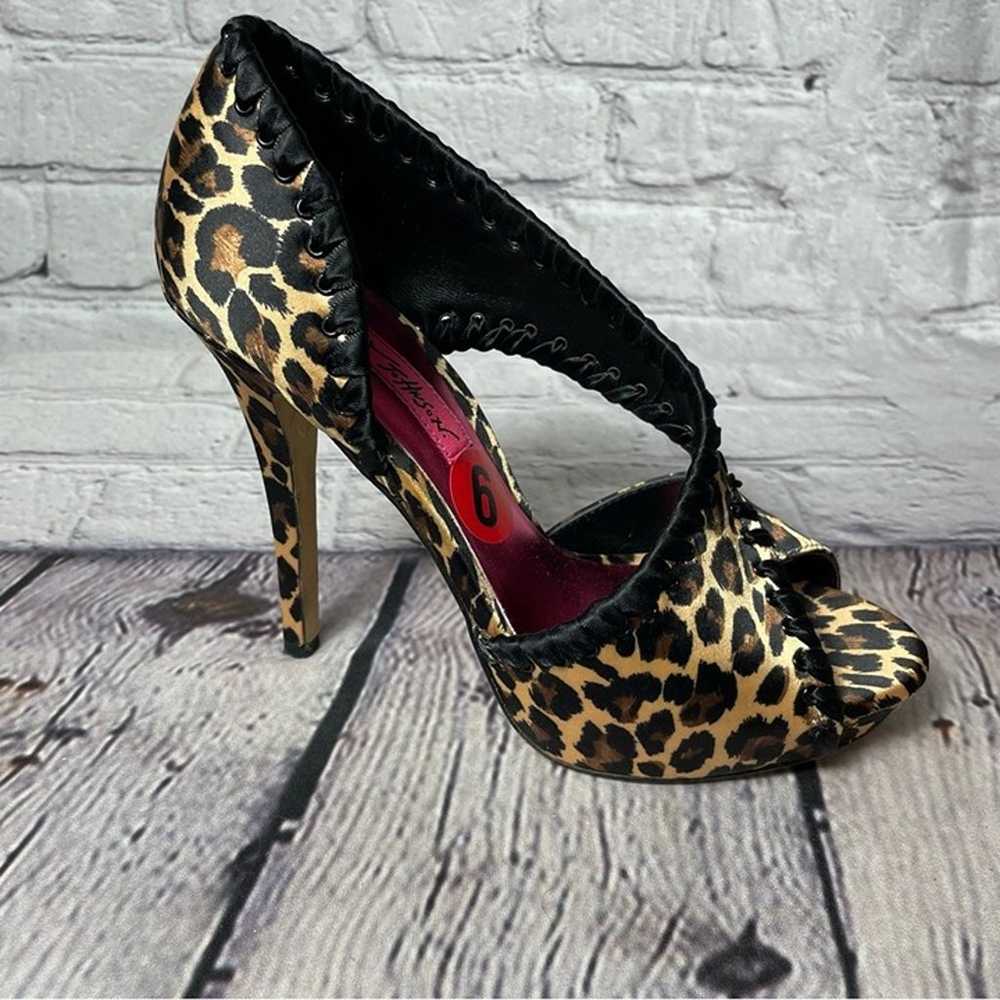 Betsey Johnson Walter Satin Leopard Print Pumps S… - image 3