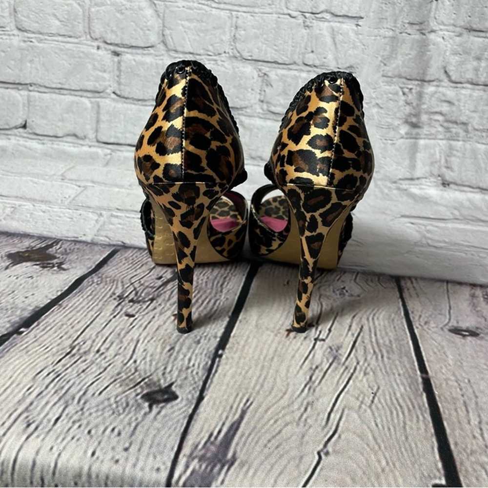 Betsey Johnson Walter Satin Leopard Print Pumps S… - image 4