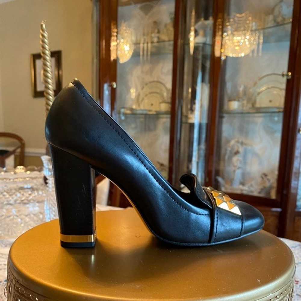 Tory Burch Lizzy 5.5M Heels Black/Gold - image 7