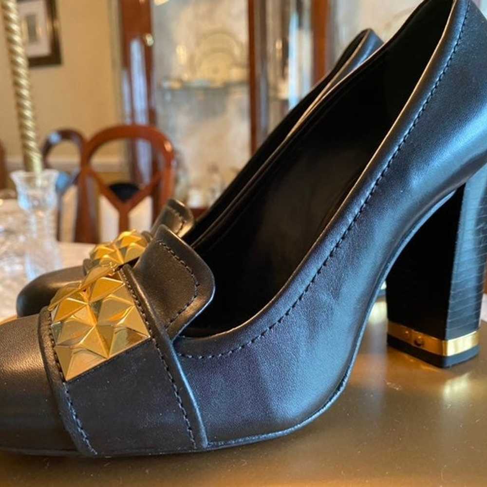 Tory Burch Lizzy 5.5M Heels Black/Gold - image 8