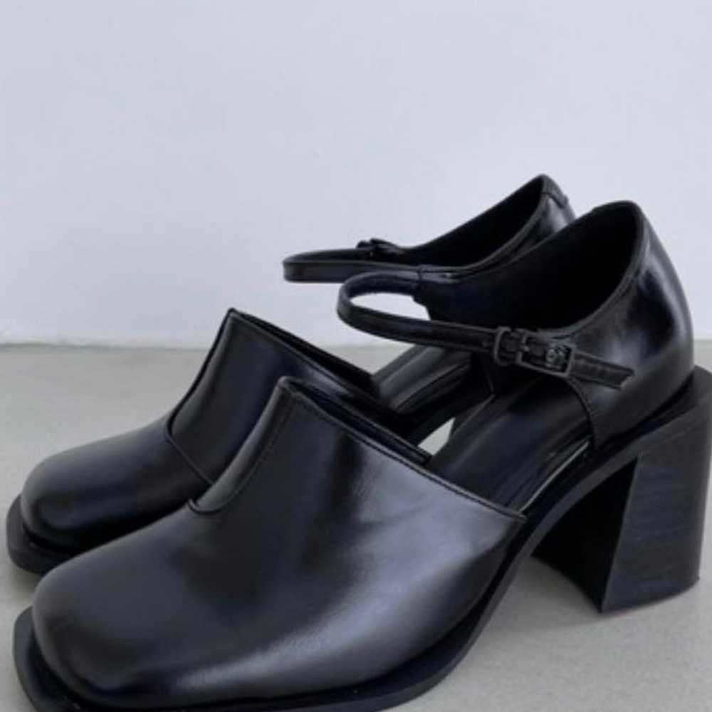 Square strap pumps - image 6