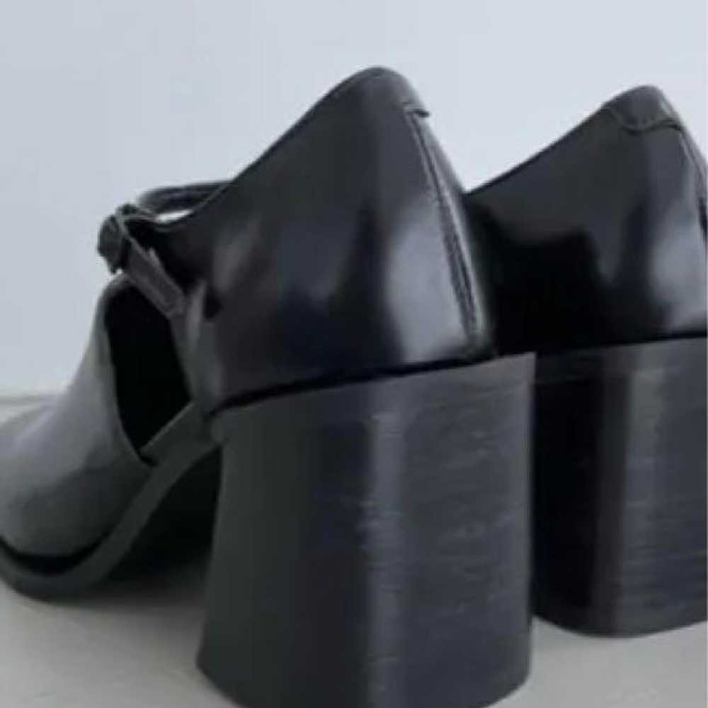 Square strap pumps - image 9