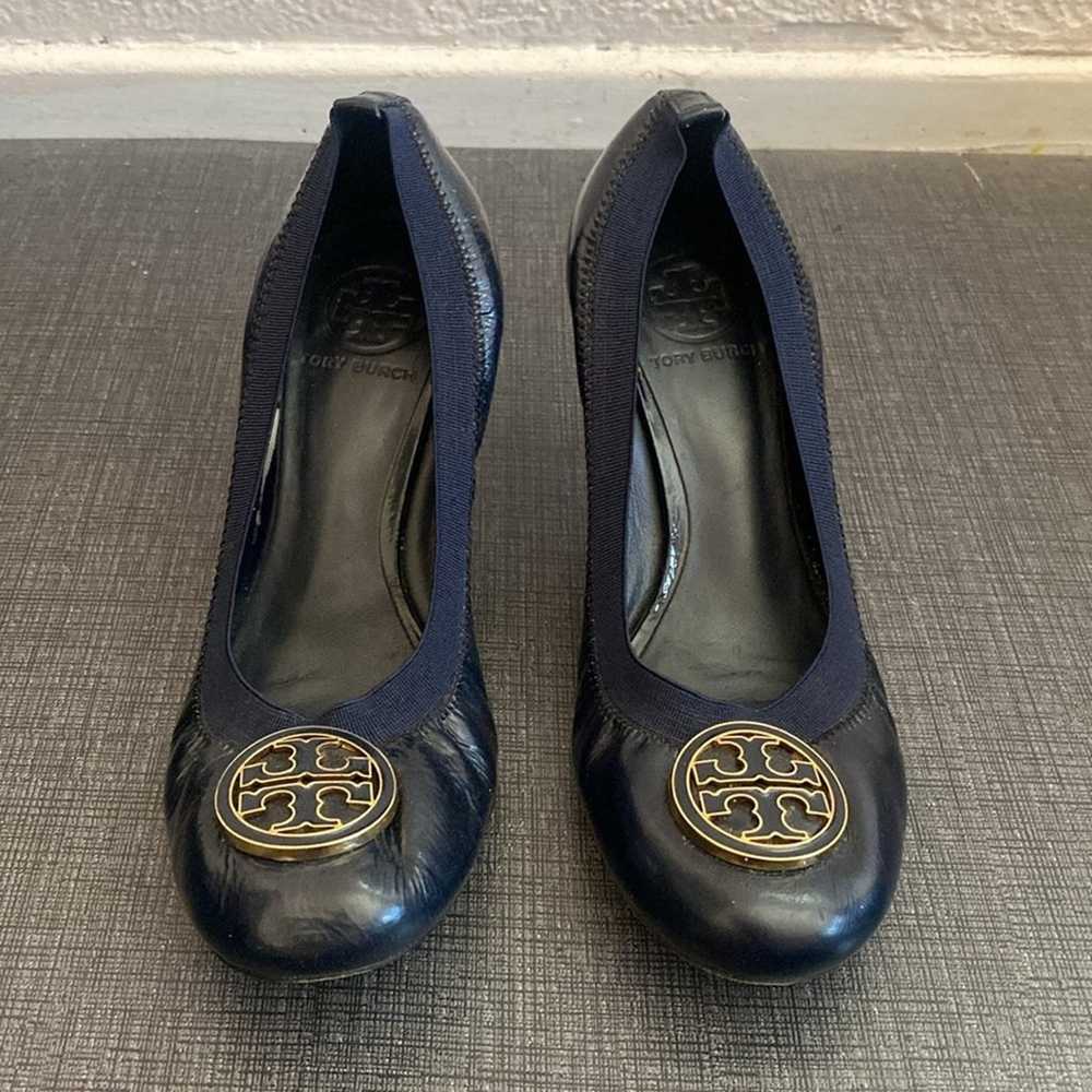 Tory Burch Caroline Navy Patent Leather Mid Heel … - image 1