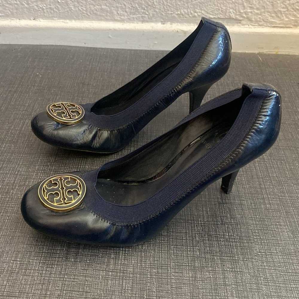 Tory Burch Caroline Navy Patent Leather Mid Heel … - image 3