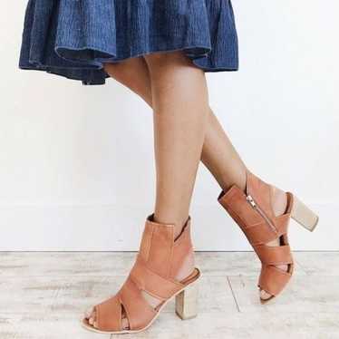 FREE PEOPLE Effie Block Heel Sz 39 (8.5)