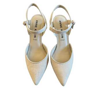 Anne Klein iFlex Heels Cream/White/Silvery - Exce… - image 1