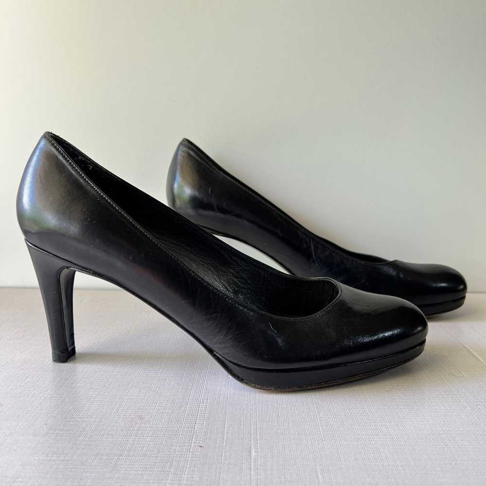 Stuart Weitzman Classic Black Pumps Round Toe Lea… - image 2