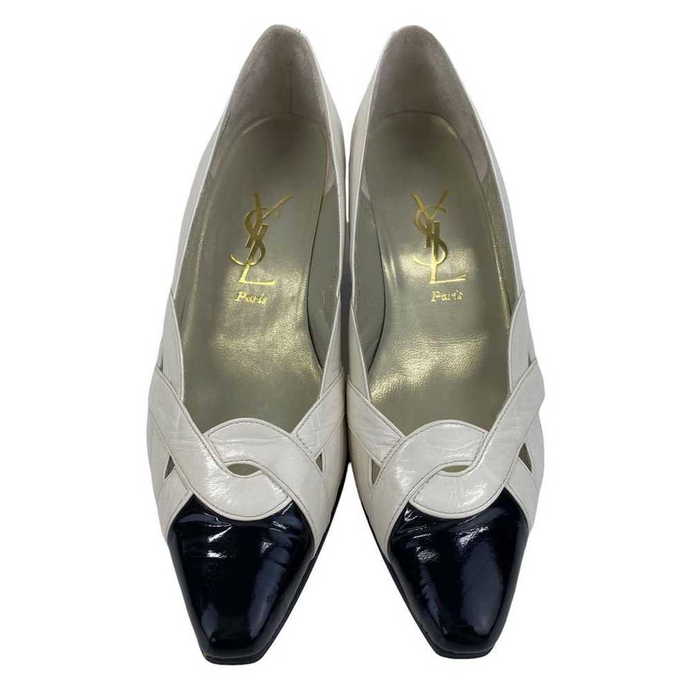 Yves Saint Laurent pumps white black. - image 3