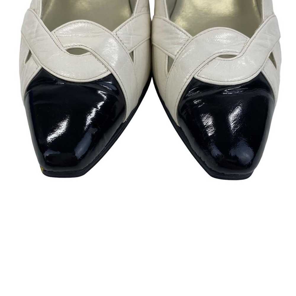 Yves Saint Laurent pumps white black. - image 4