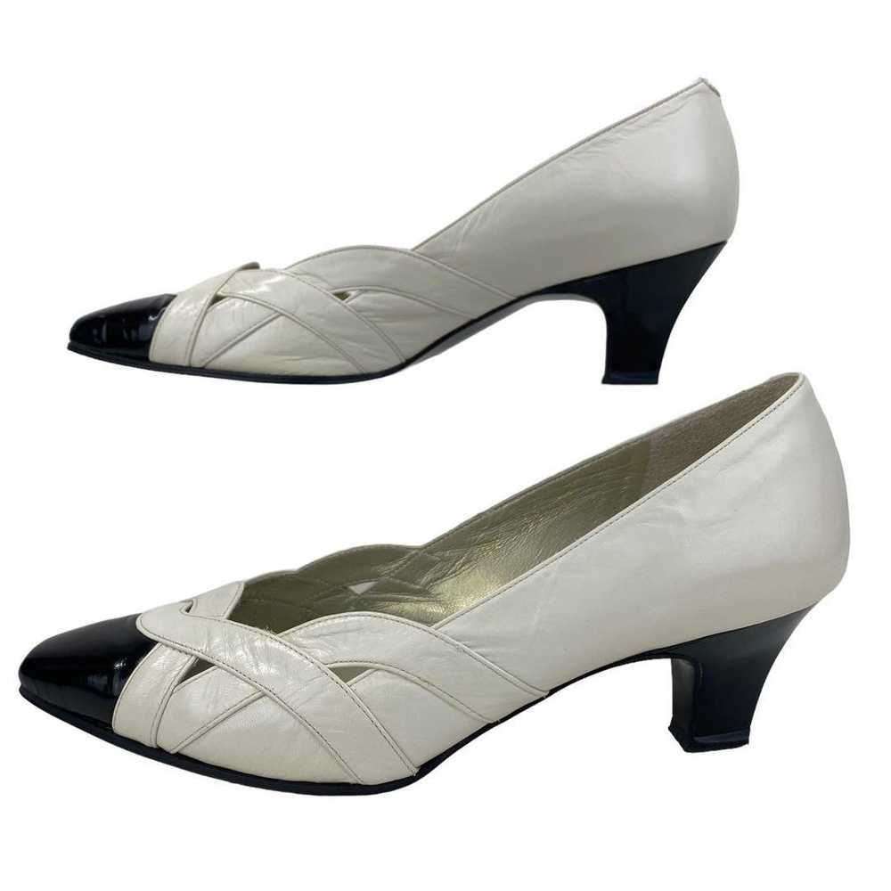 Yves Saint Laurent pumps white black. - image 6