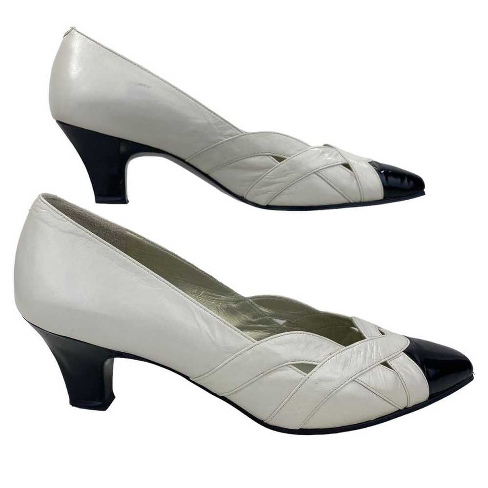 Yves Saint Laurent pumps white black. - image 7