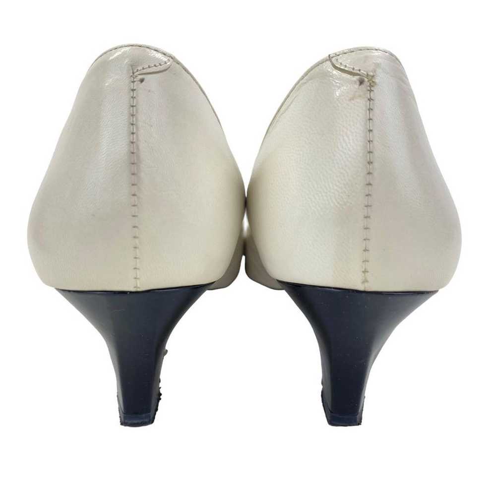 Yves Saint Laurent pumps white black. - image 8