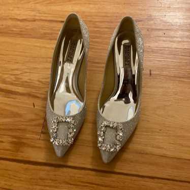 Badgley mischka silver carrie pumps