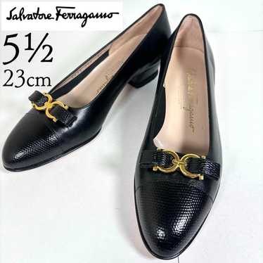 Excellent condition Ferragamo 23 pumps Gancini bl… - image 1