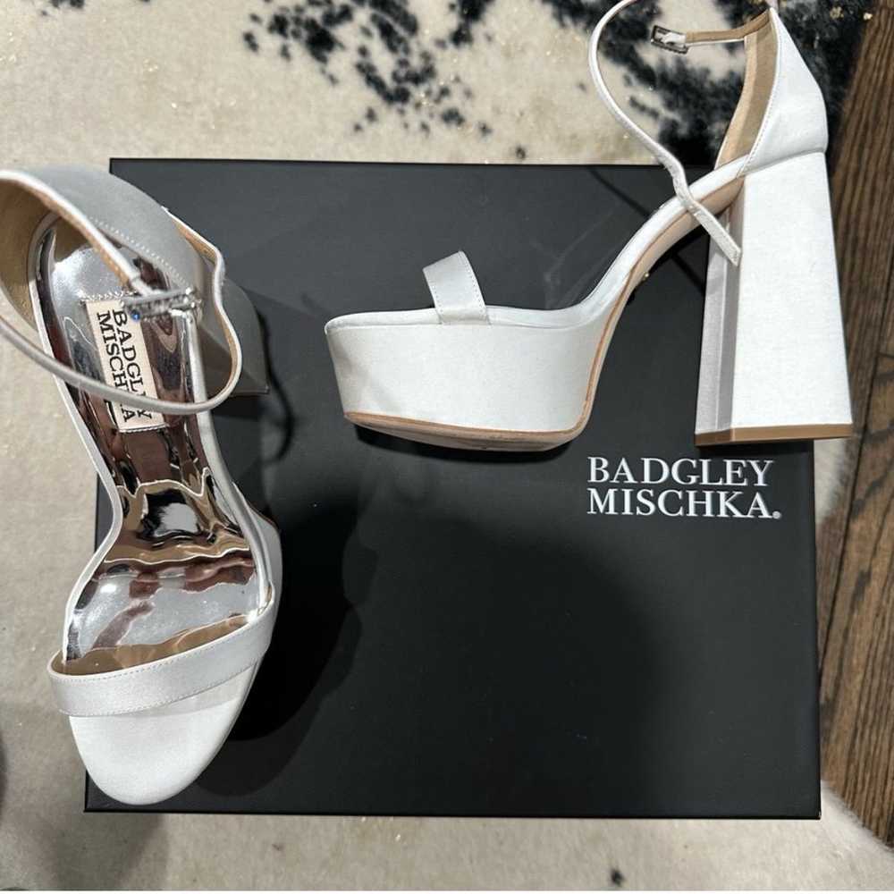 badgley mischka block heel platform size 7 - image 2