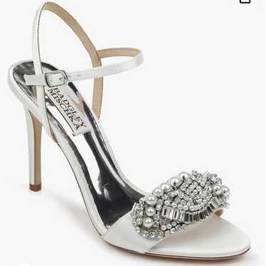 Badgley Mischka Women Odelia Heeled White Satin Sa