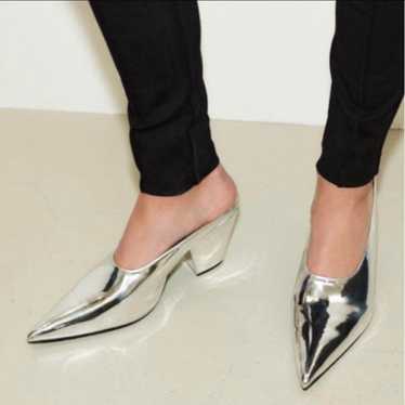 THROW POINTED SLIP ON Pointed Slip-on